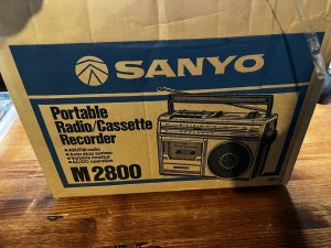Портативный маленький магнитофон Sanyo M2800 Boombox Cassette Tape Radio-произведён в КИТАЕ