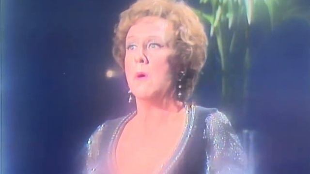 The Carol Burnett Show | Jean Stapleton sings “Losing My Mind” смотреть онлайн