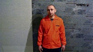 На натяжной потолок попала акриловая краска чем стереть