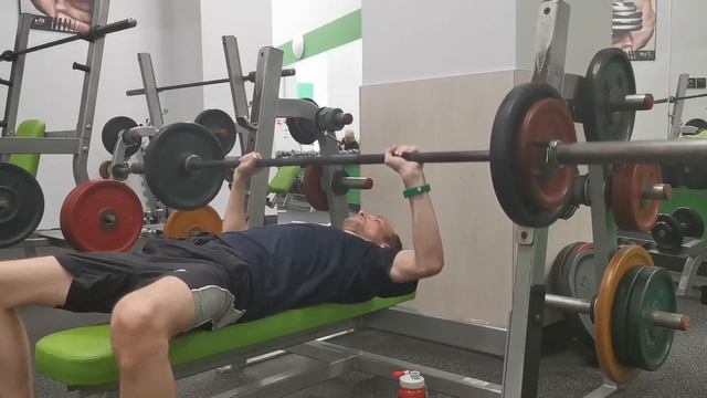 Жим лежа штанги 50 кг смотреть онлайн