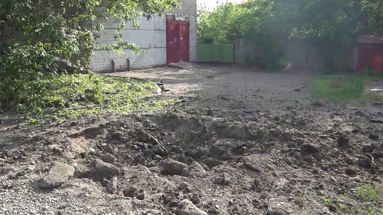 Свыше полусотни украинских снарядов за несколько часов упали в Донецке