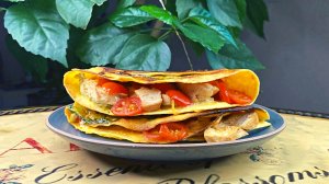 Тортилья "Квадро". Рецепт супер вкусного перекуса из мяса и овощей с двумя видами соуса
