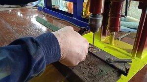 Сверлильный станок из стойки,даже не думал что так получиться.mp4