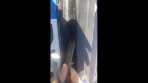 МЕНЯЕМ ЛАМПОЧКИ ПОДСВЕТКИ НОМЕРА Ford Focus 1 как заменить лампочки подсветки номера