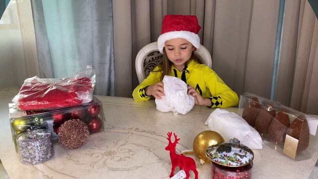 РАСПАКОВКА новогодних игрушек | Нарядили ПАЛЬМУ смотреть онлайн