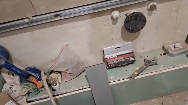 Попалась кривая плитка, что делать ? и как исправить? смотри в этом видео ! смотреть онлайн