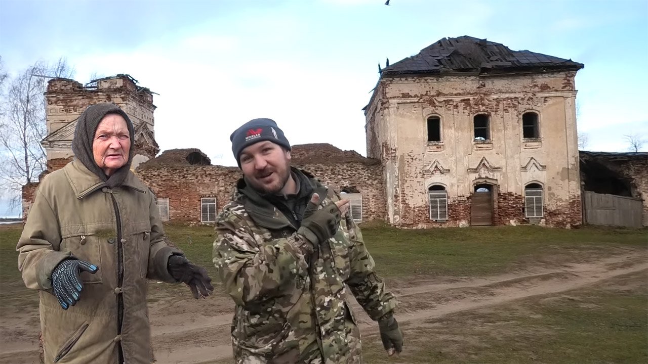 Местная БАБКА, показала где копать богатый фундамент. Коп в старом городе..