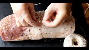 Праздничный мясной рулет