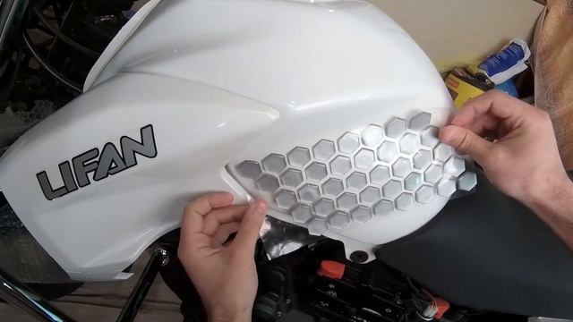 Как правильно наклеить наклейки на мотоцикл смотреть онлайн