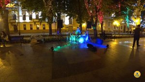 БОМЖИ ПОДЖИГАЮТ НОЧЬ (ловкий барабанщик) 4K