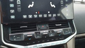 Магнитола для Toyota LC200 в стиле Toyota LC300.