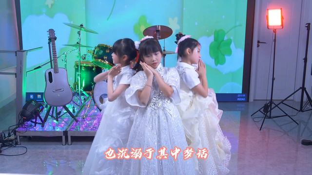 奶茶三姊妹演唱《潑水歌》，節奏活潑，簡單可愛，好歡樂的兒歌！【奶茶三姐妹】#唱歌 #翻唱 #抖音熱歌