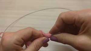 Набираем край изделия с шишечками. Вязание спицами.