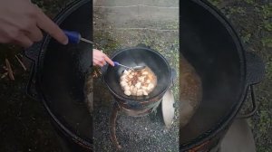 ?Жареная мойва?и?Оджахури в казане?на костре?