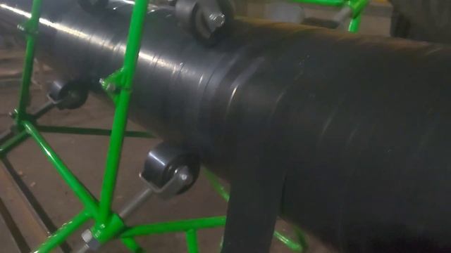 Изоляция трубы ПВХ лентой ручным методом / Isolating of a pipe with PVC tape by manual method