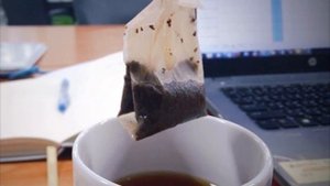 Чайный пакетик средство от унитаза . Чистка унитаза от известкового налета .Эффект потрясающий