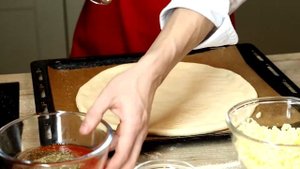 Пицца  с семгой и моцареллой