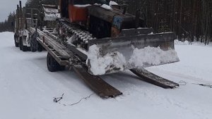 Вот на таком трале вожу трактора дт-75 и тдт-55.(1)