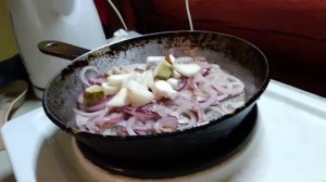 Жареные грибы с луком (просто и без изысков, но вкусно).