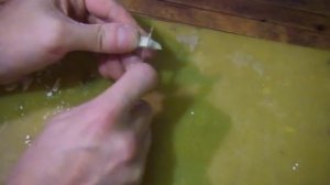 Лепка рельефа из гипсовой штукатурки на стене