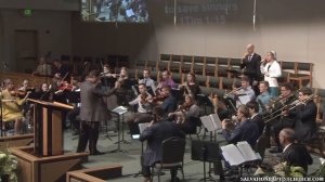 Пение «Пока горит огонь…» ─ дуэт Максим Слисенко и Людмила Назарук