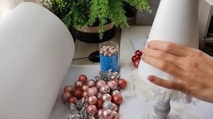 КАК СДЕЛАТЬ ЁЛОЧКУ ИЗ ПЕНОПЛАСТА И ЁЛОЧНЫХ ИГРУШЕК? *Пошаговое описание*