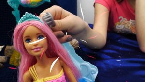 Видео про русалок! Барби РУСАЛКИ Barbie Dreamtopia в подводном царстве! Ныряем в бассейн с шариками
