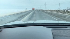 Прыгает капот КИА К5. Подпрыгивает на скорости от встречных фур капот на КИА К5