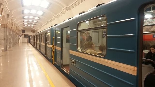 ЕМ-501 и ЕМА-502 На станции Кировский завод смотреть онлайн