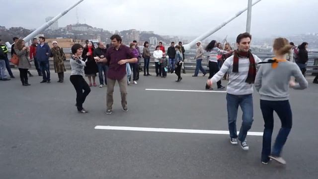 2013.05.01. Танцы на Золотом мосту 1 смотреть онлайн