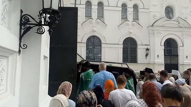 Трапезный храм Киев-Лавра, внесение мощей Преподобного Агапита Печерского.