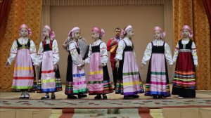 ансамбль  Потешки "На горе горе петухи поют"