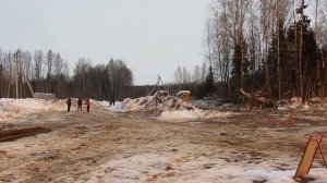 Горит скважина. Попытка опрокидавания подъемного агрегата