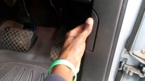 How to open Volkswagen Touareg hood/bonnet