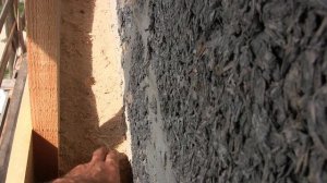 Дом из арболита. Ответ на вопрос "Чем утеплить стену из бруса?"