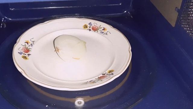 2 лайфхака. Как нарезать лук, Без Слез и Без Ножа. смотреть онлайн