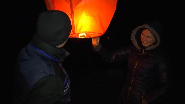 Запуск небесного фонарика смотреть онлайн