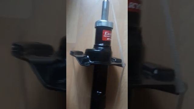 Распаковка разных партий оригинальных амортизаторных стоек KYB