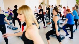 Групповая тренировка степ