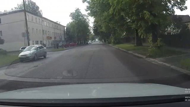 28.05.2021 Выезжая со двора, машина не уступила дорогу. смотреть онлайн