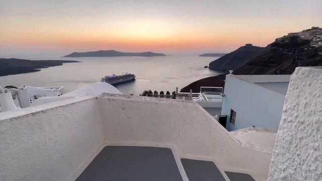 Во что одеты туристы Греции на о.Санторини. Стритстайл днём. смотреть онлайн