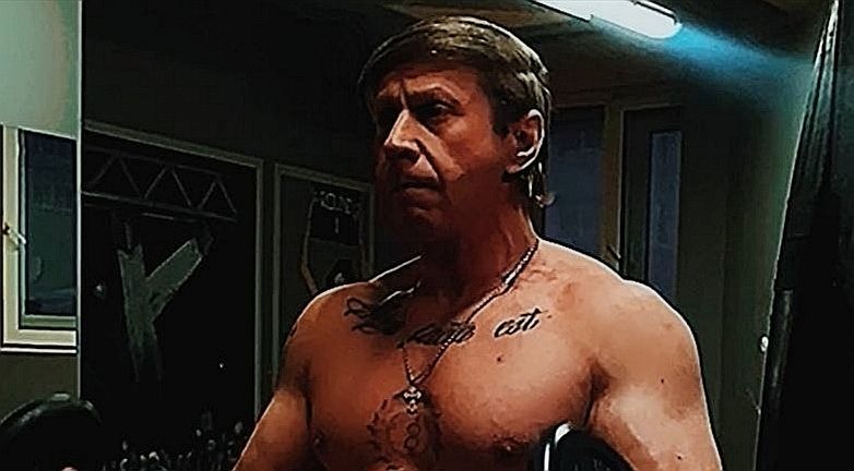 По субботам я качаюсь без одежды. Персональный тренер по фитнесу - Павел Духонин. Тюмень.