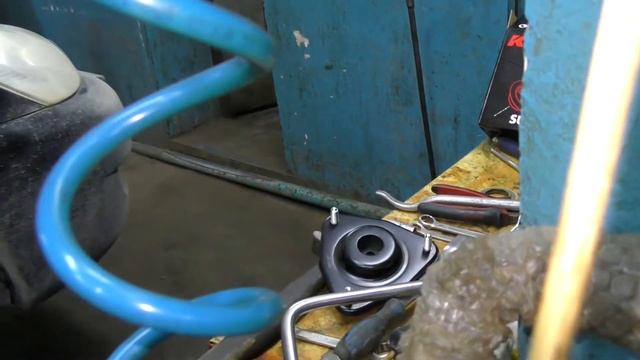 Митсубиси Лансер 9 , Замена опоры передней стойки #Лансер