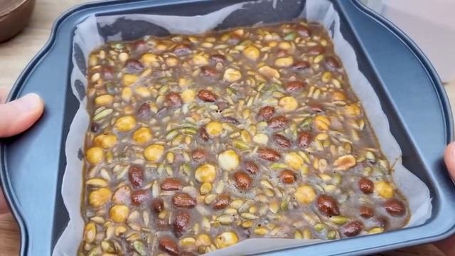 Вкусняшка к чаю за несколько минут. Домашний ореховый грильяж в шоколаде
