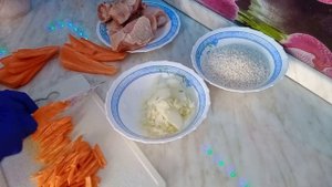 плов из окорочков в мультиварке Redmond Вкусный и простой обед!
