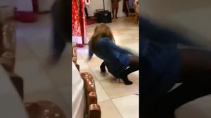 дикий Танец Пьяной Девушки на корпоративе!!!