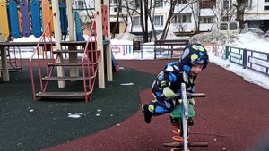 Мама и малыш. Как мы гуляем на детской площадке