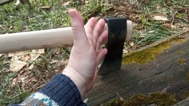Шатается ли топор от Топорсиба в проушине?