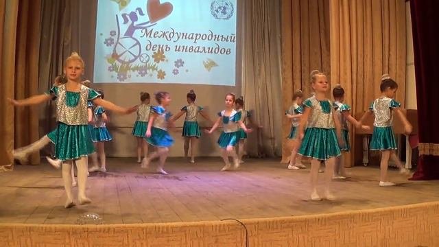 Ансамбль  "Каприз" младшая группа , "Я тебя подожду", преподаватель Торочкова Светлана Владимировна