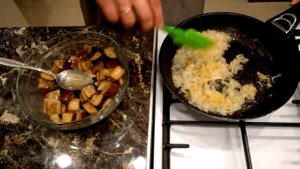 Баклажаны как грибы. Жареные баклажаны в сметане. Жареные баклажаны со сметаной и чесноком.